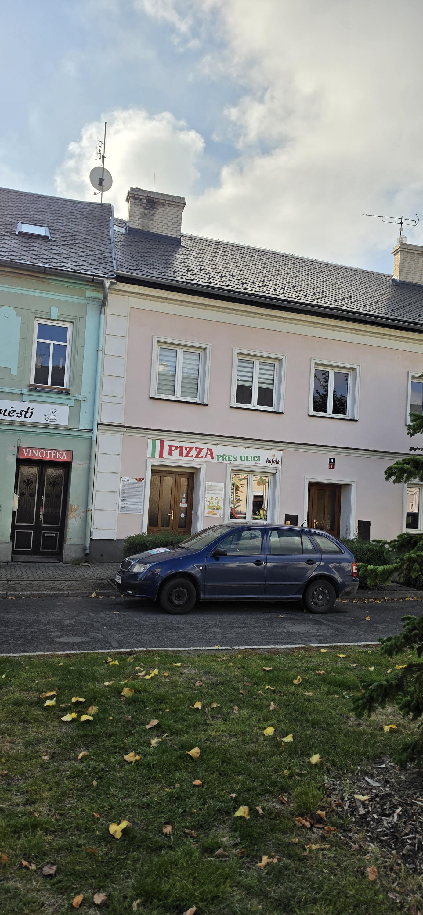 Pizza přes ulici foto 4