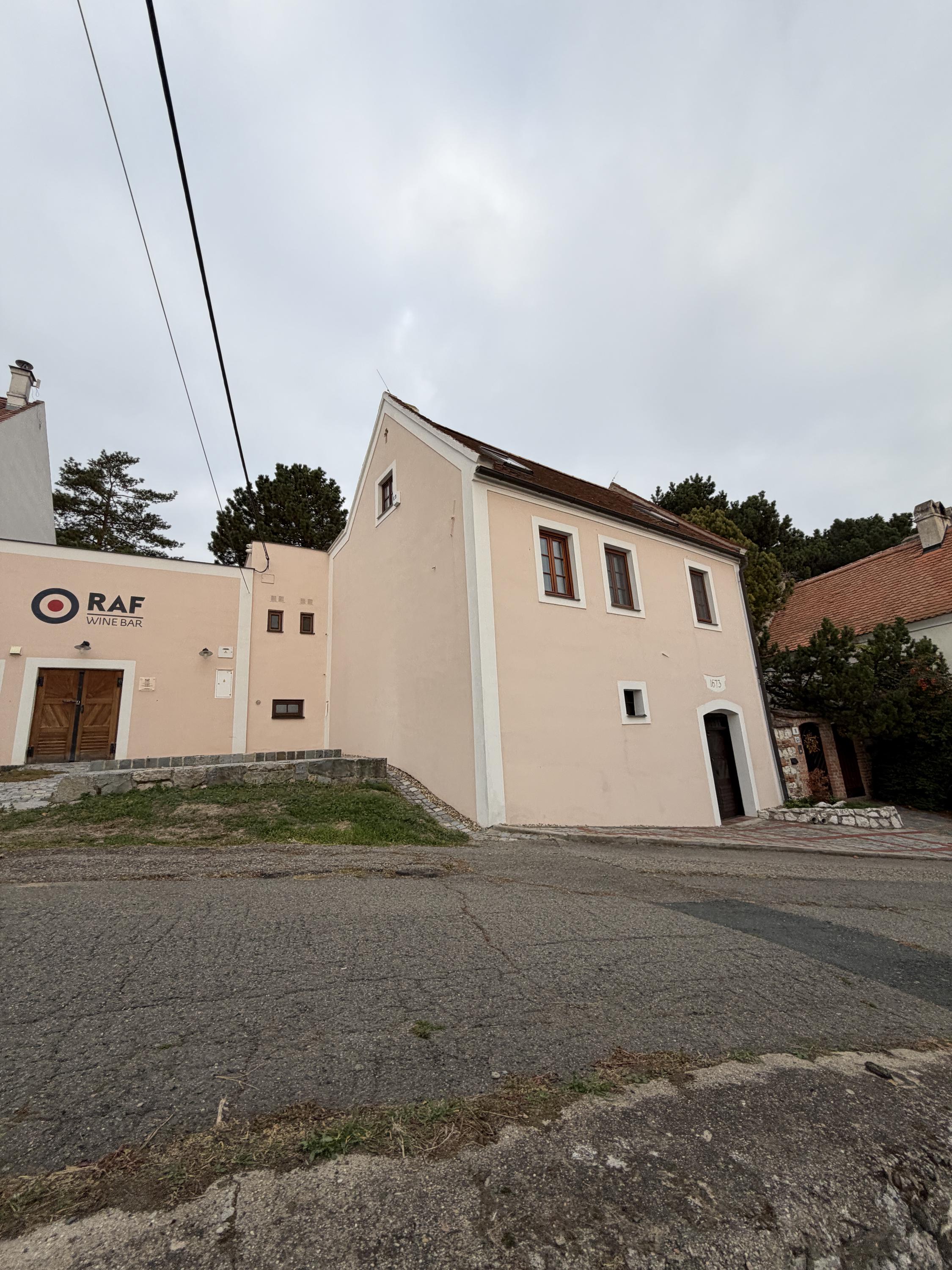 RAF wine Pavlov foto 3