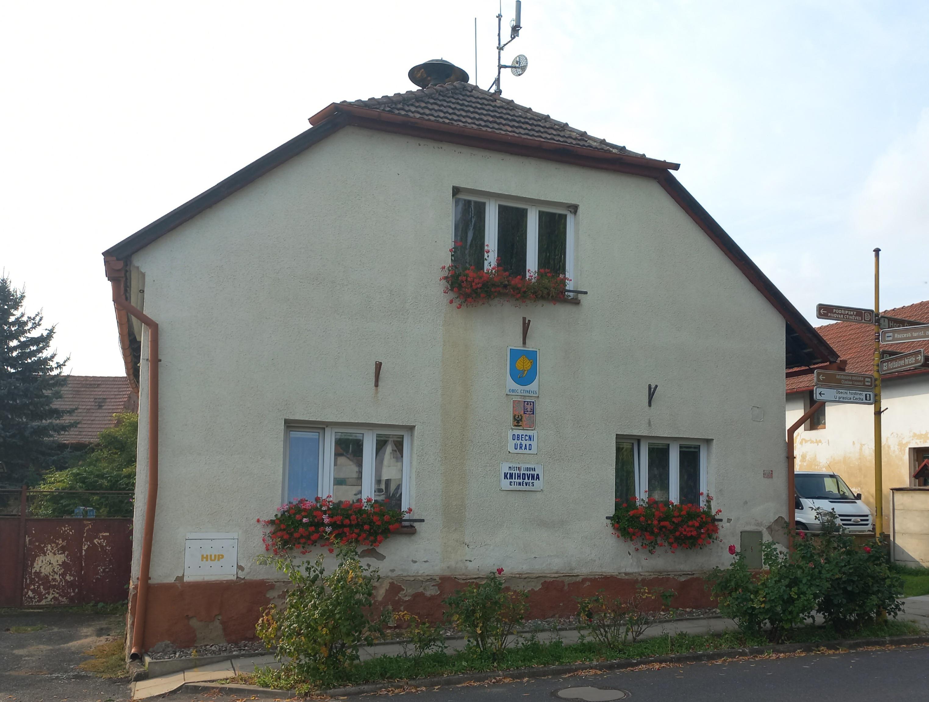 Ctiněves - obecní úřad foto 1