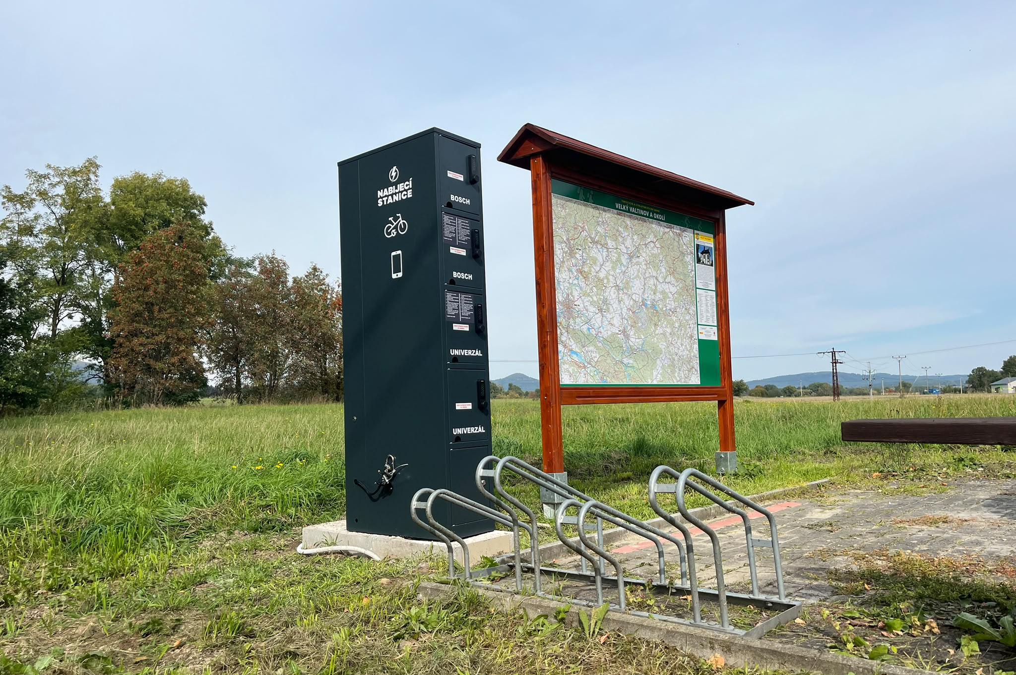 Nabíjecí stanice pro elektrokola a mobilní zařízení