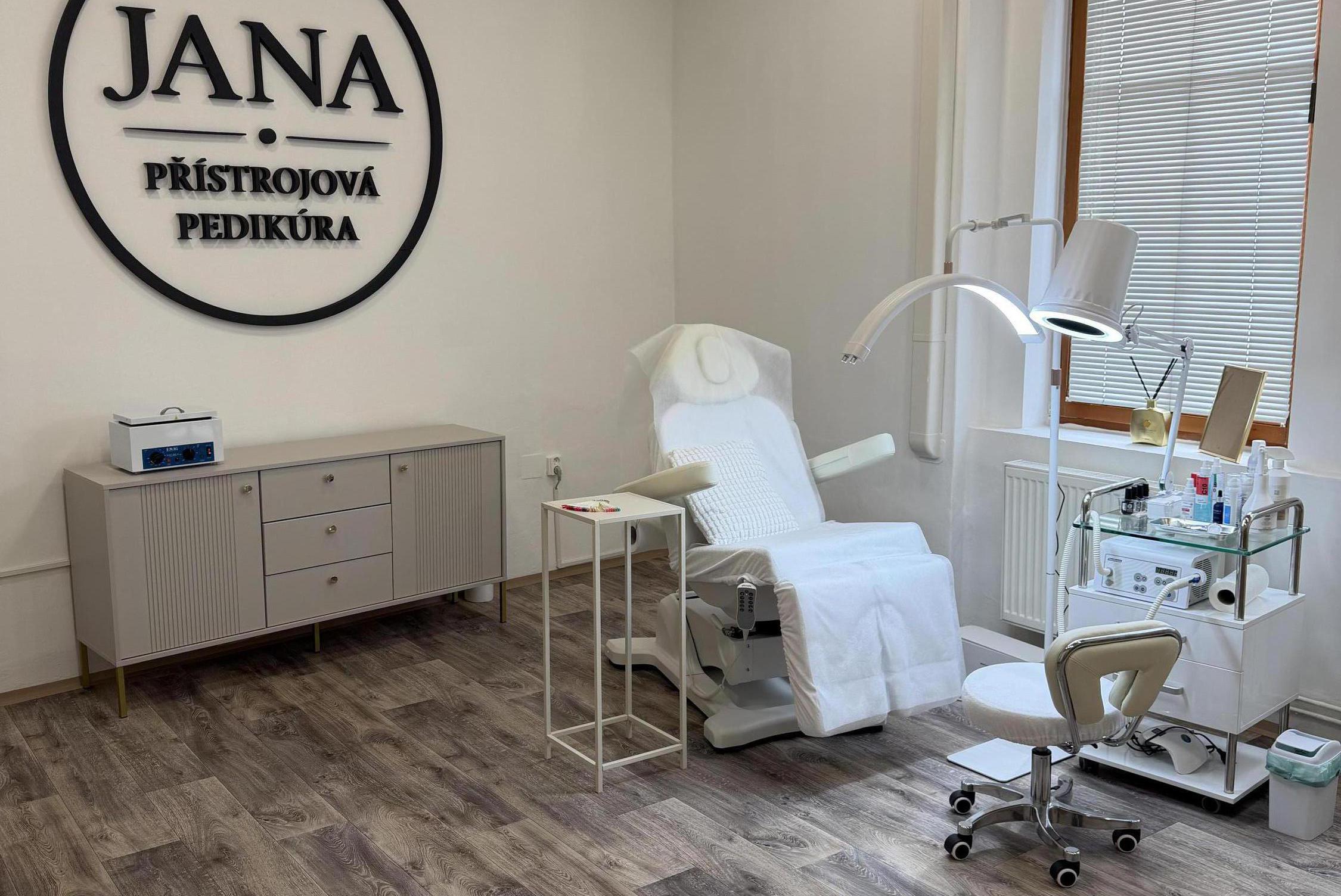 Jana přístrojová pedikúra