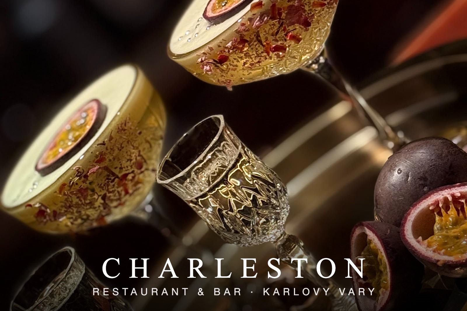 Autorské koktejly a vína v baru Charleston
