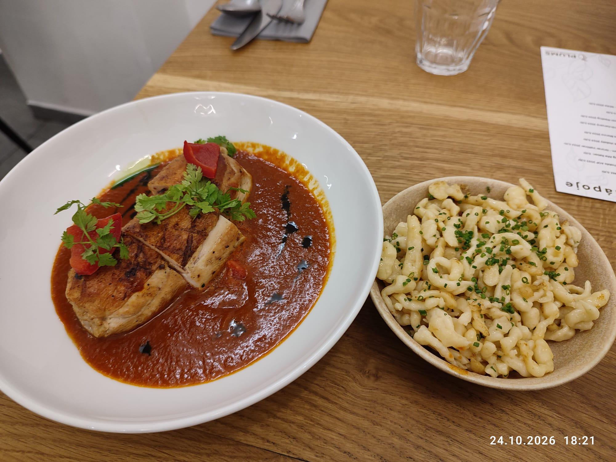 PLUMS Restaurant & Pension