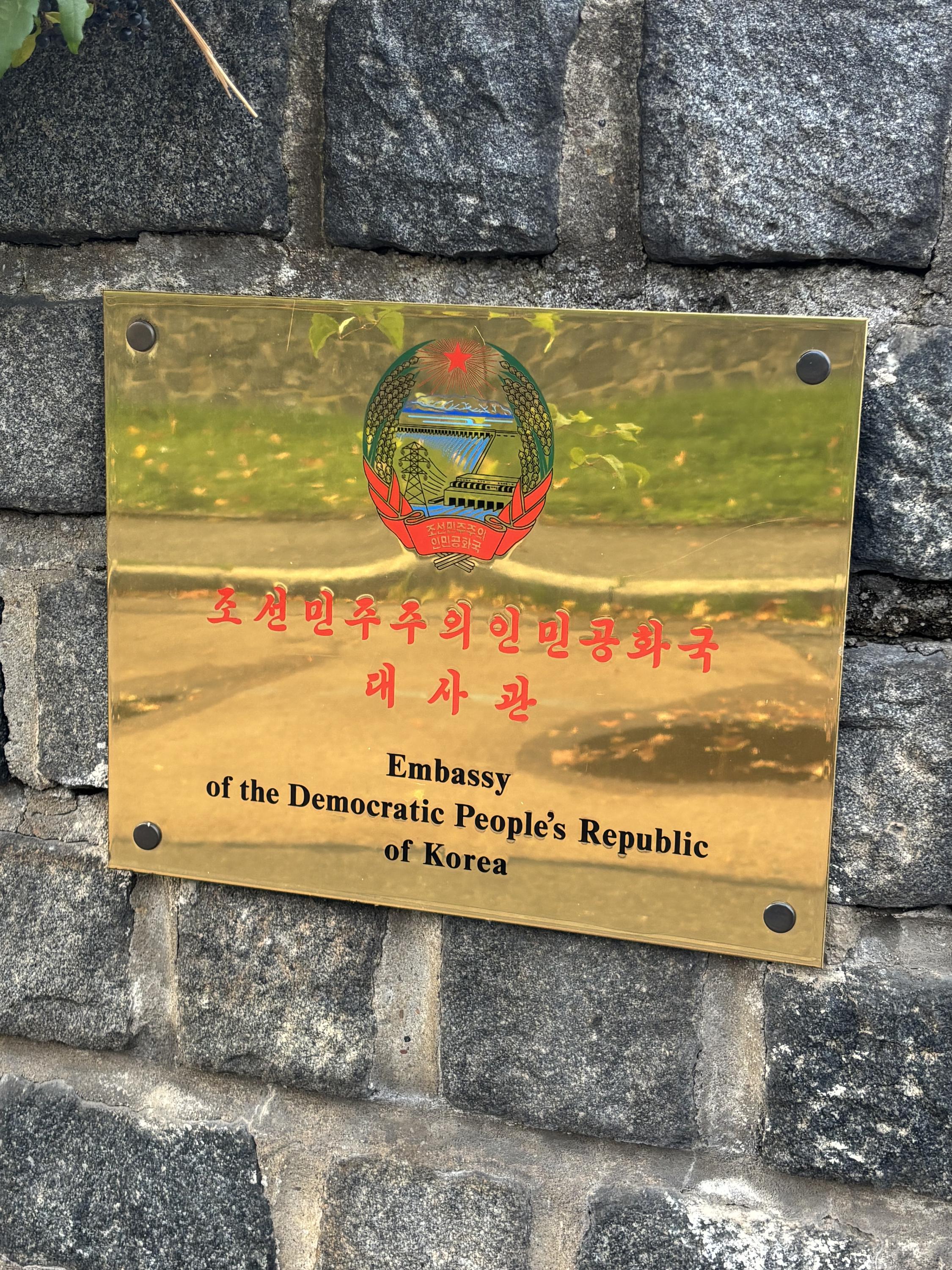 Korejská lidově demokratická republika - Velvyslanectví Korejské lidově demokratické republiky foto 2