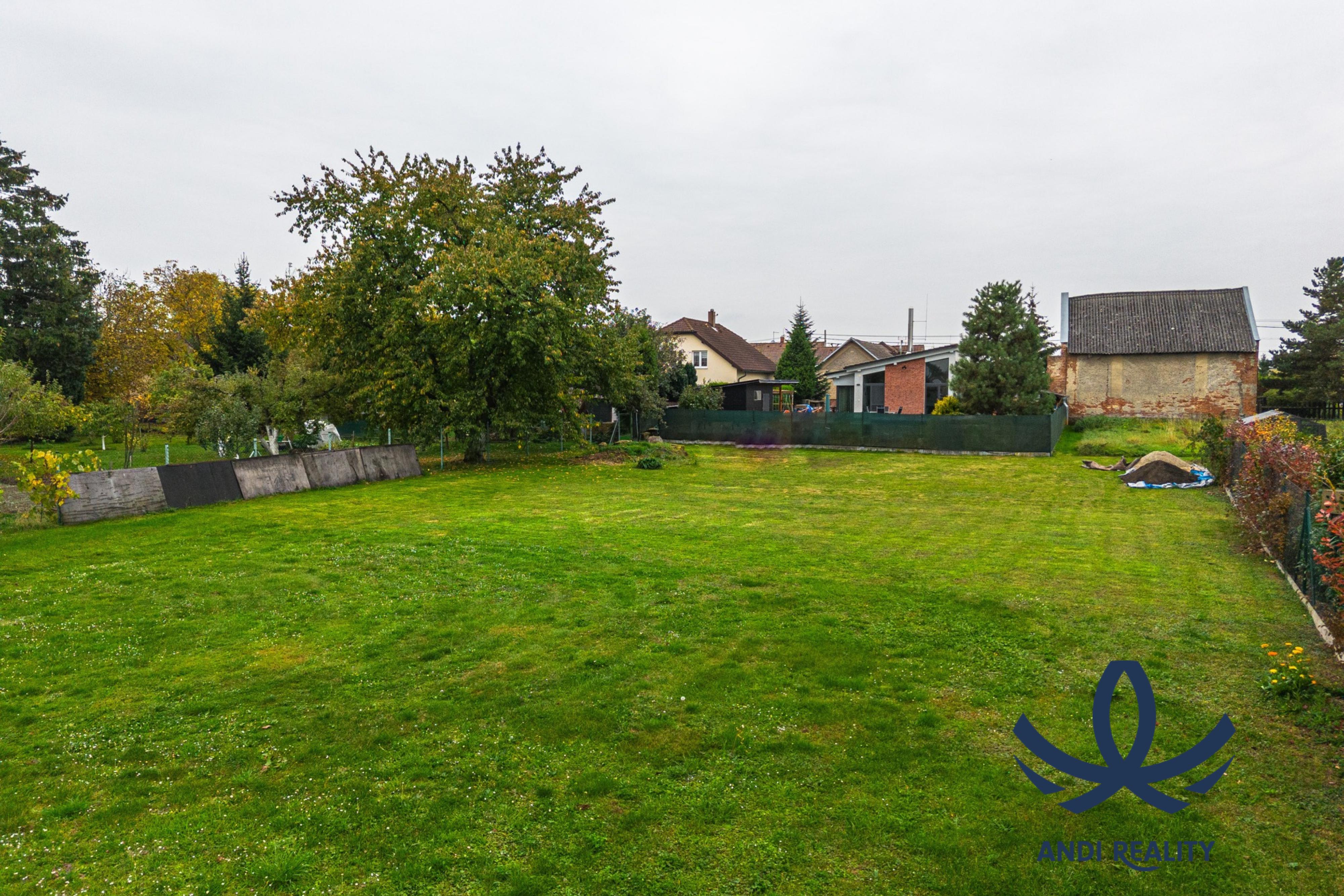 PŘIPRAVUJE Prodej stavebního pozemku 1 084 m²,