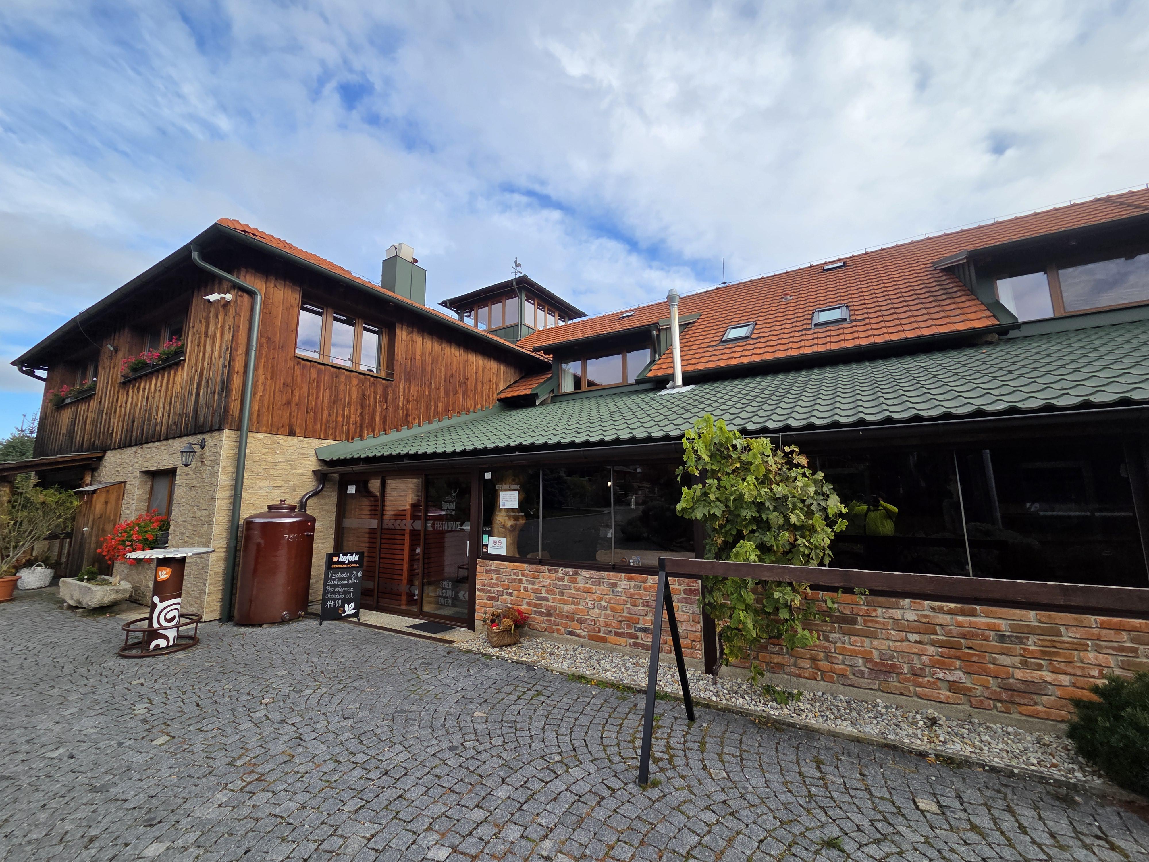 EkoFarma Horní Chrášťany - penzion a restaurace