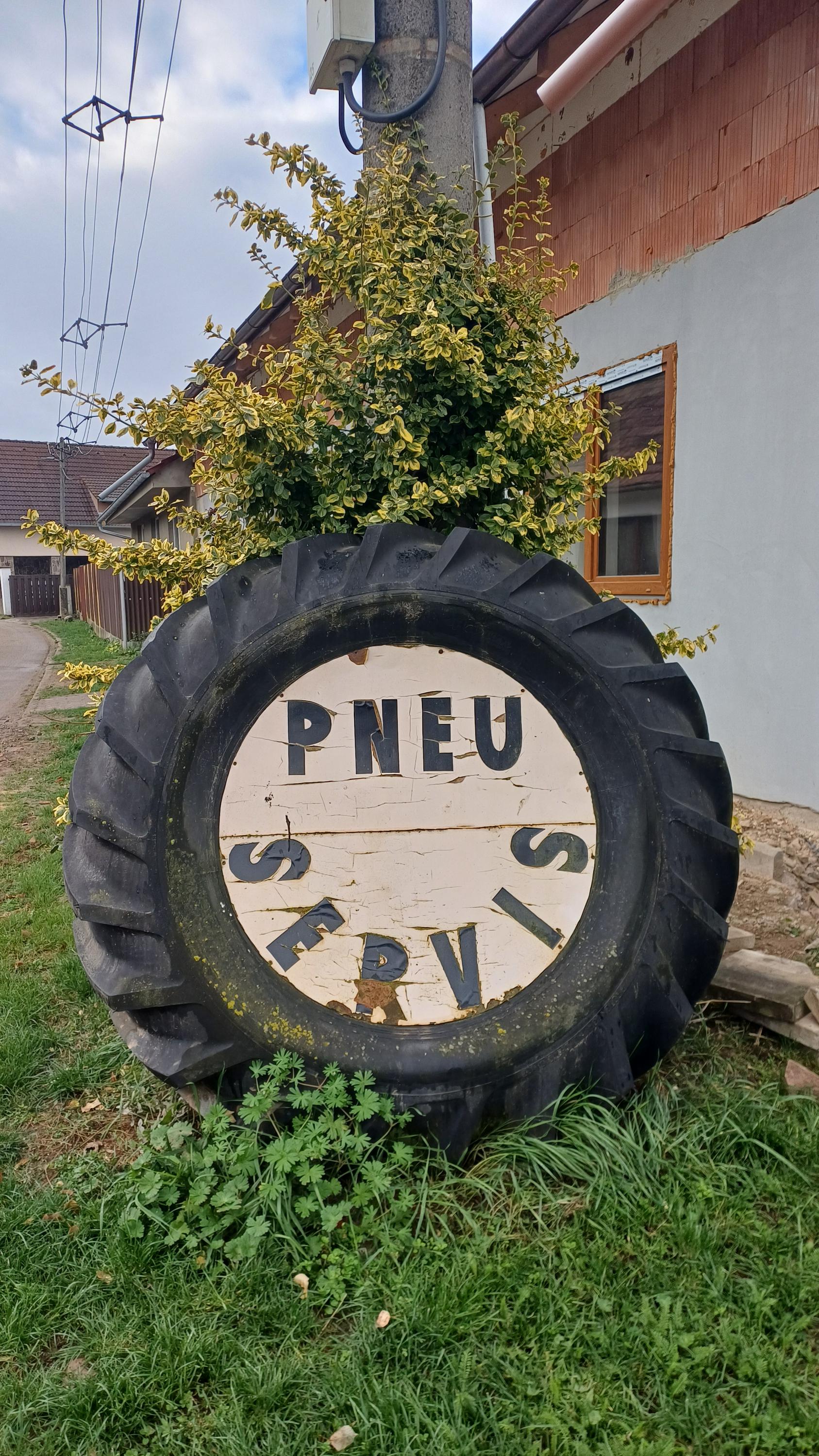 Pneu - Kovář