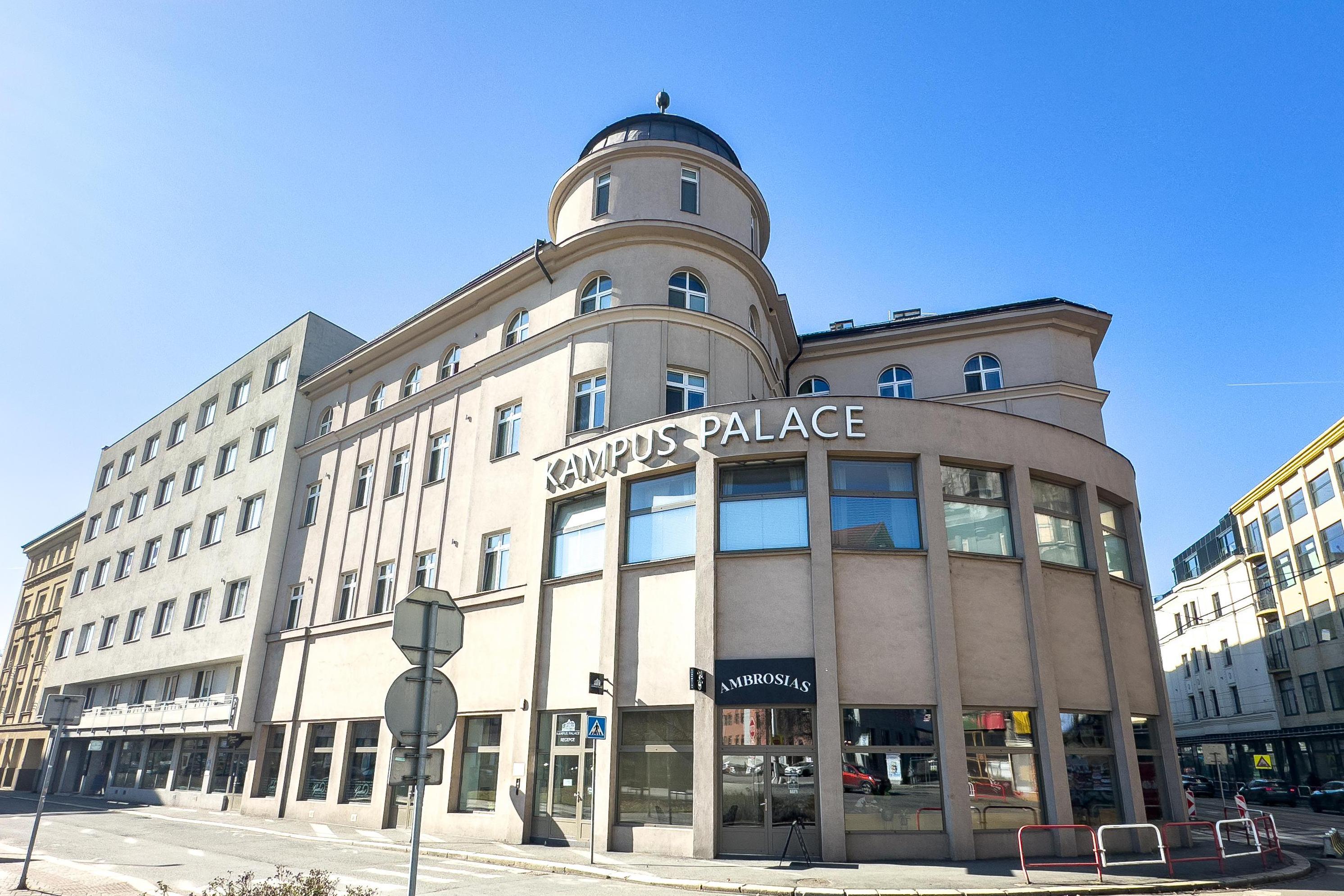 Kampus Palace