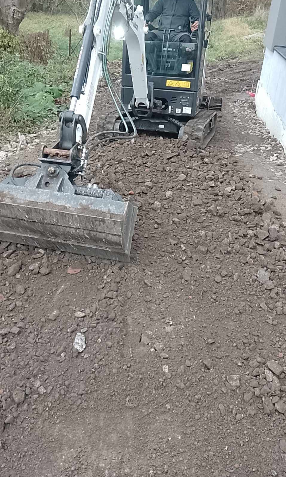 Zemní a výkopové práce s vlastní technikou